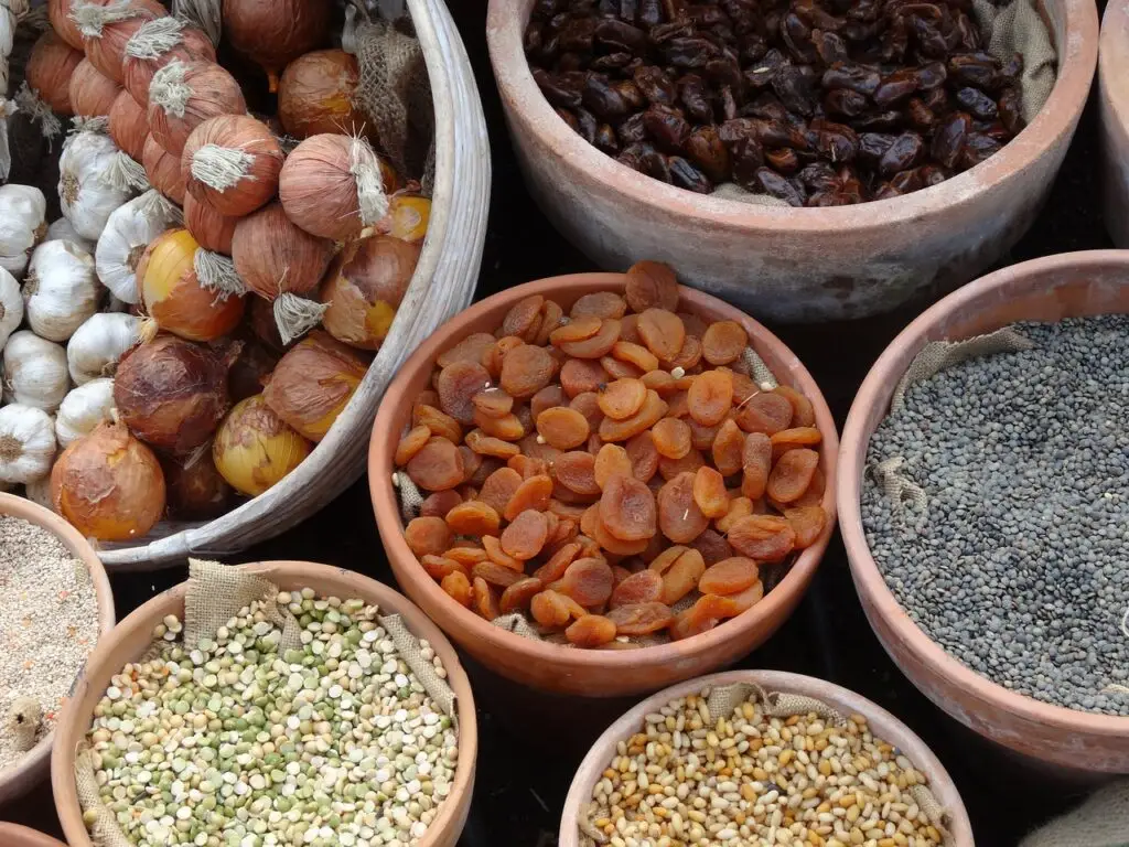 pulses, onions, apricots-2071020.jpg